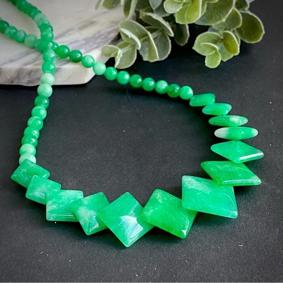 Green Jade Necklace Earring Set Handmade Gemstone Jewelry - Picture 7 of 9